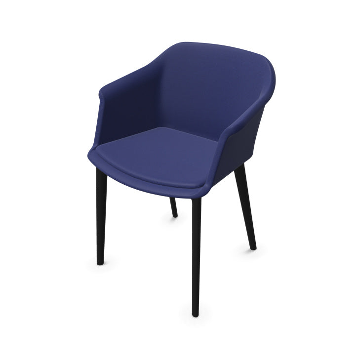 Fauteuil visiteur Scott avec coque tapissée colorée et 4 pieds en polypropylène noir. Bleu Marine
