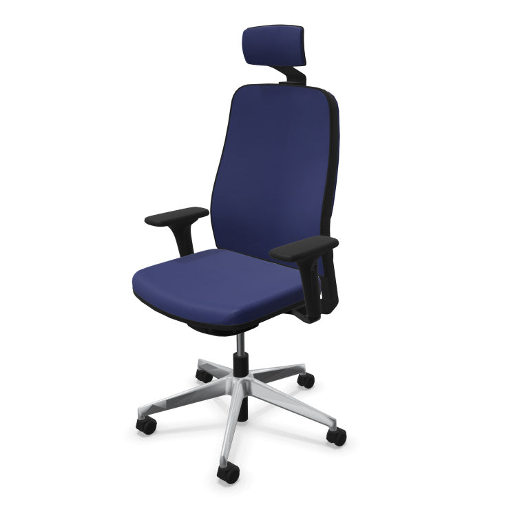 Fauteuil de bureau ergonomique Léon avec têtière, revêtement en tissu coloré, accoudoirs 4D et piétement chromé. bleu marine