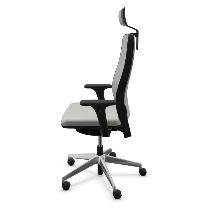 Fauteuil de bureau ergonomique Léon avec têtière, revêtement en tissu coloré, accoudoirs 4D et piétement chromé. vue de cote