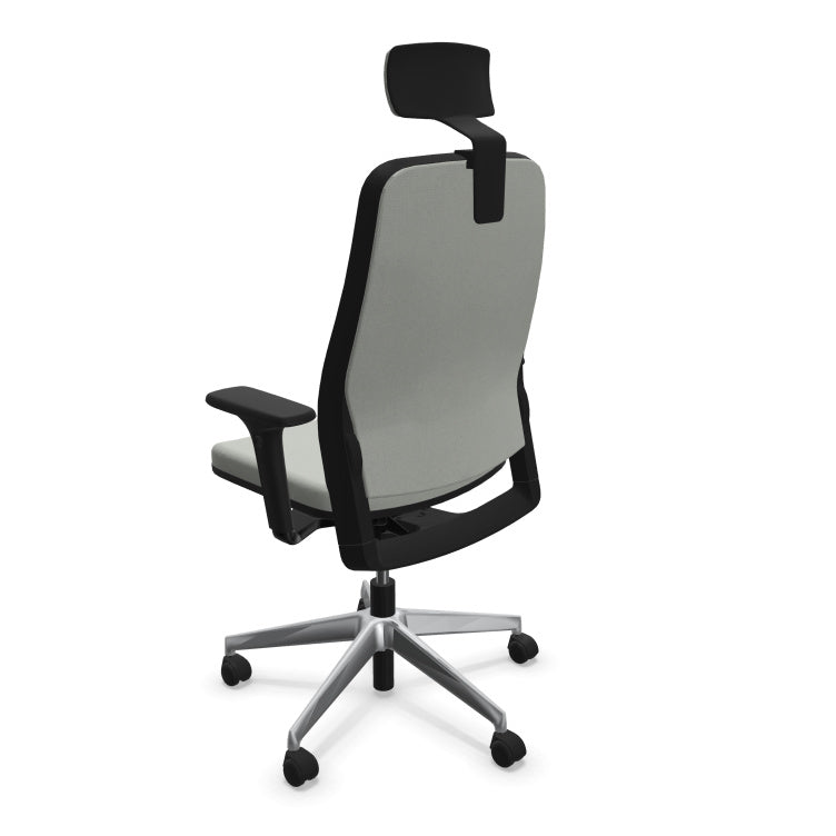 Fauteuil de bureau ergonomique Léon avec têtière, revêtement en tissu coloré, accoudoirs 4D et piétement chromé. Vue de derriere