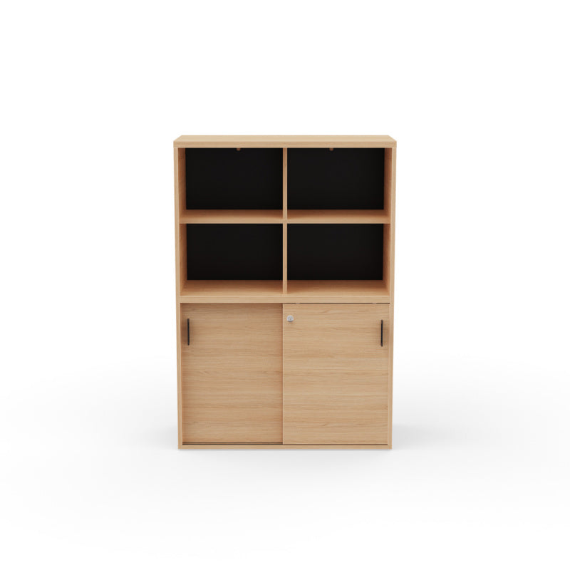 Armoire de bureau Kara 144 cm finition Chêne Naturel avec portes coulissantes verrouillables et espaces ouverts. Vue de face