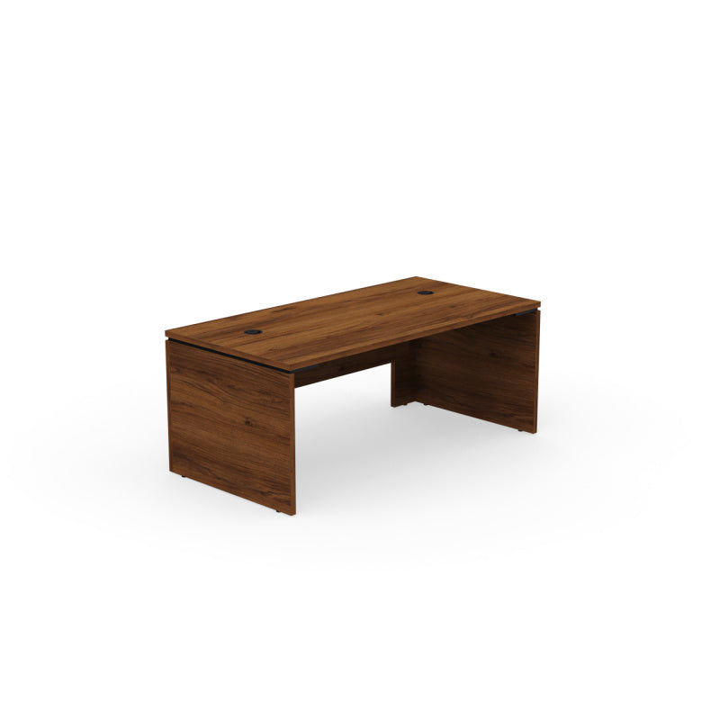 Bureau de direction rectangulaire Kara finition Noyer Brun avec système de gestion des câbles intégré.